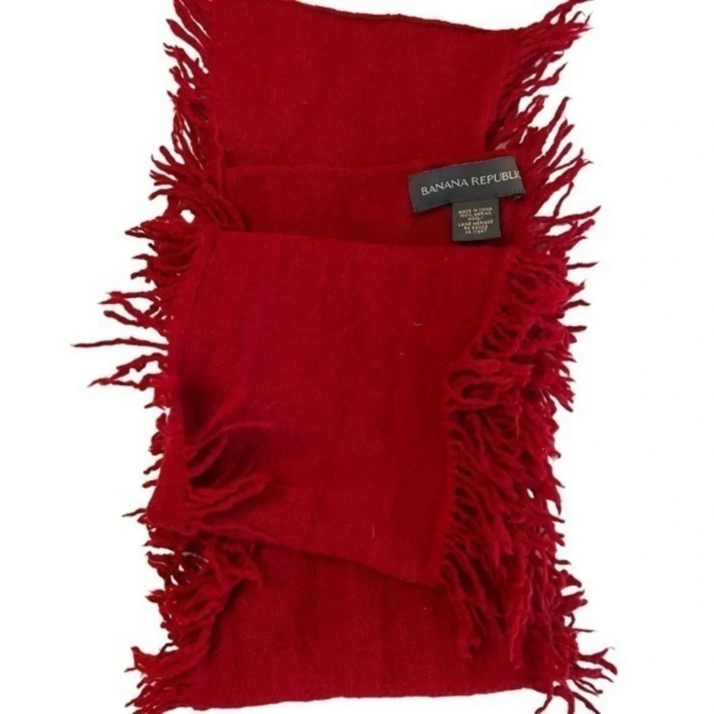Vintage Banana Republic solid red lambswool scarf with fringe on long sides